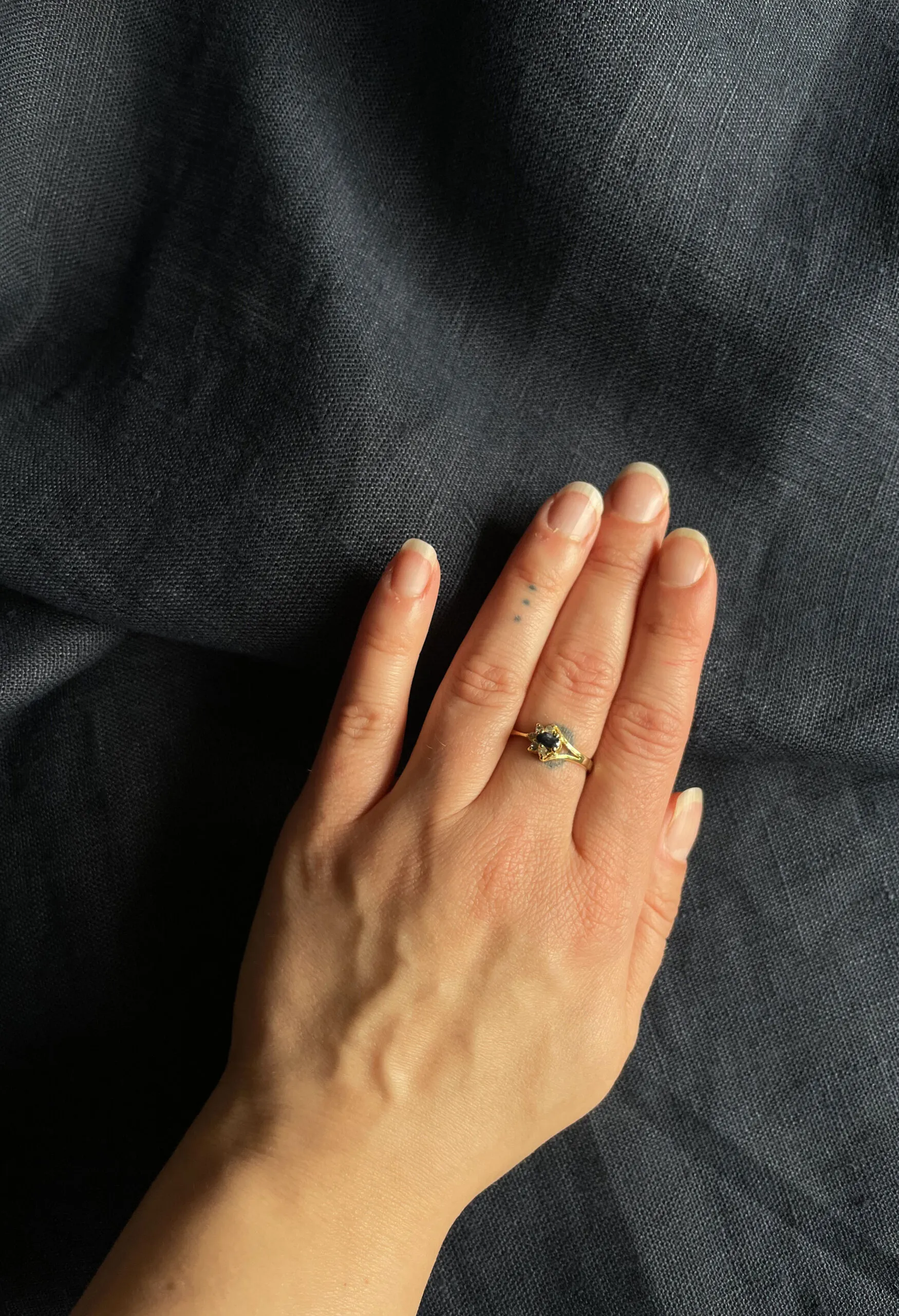 Anello fiore placcato in oro Rosy Varte vintage anni ’80