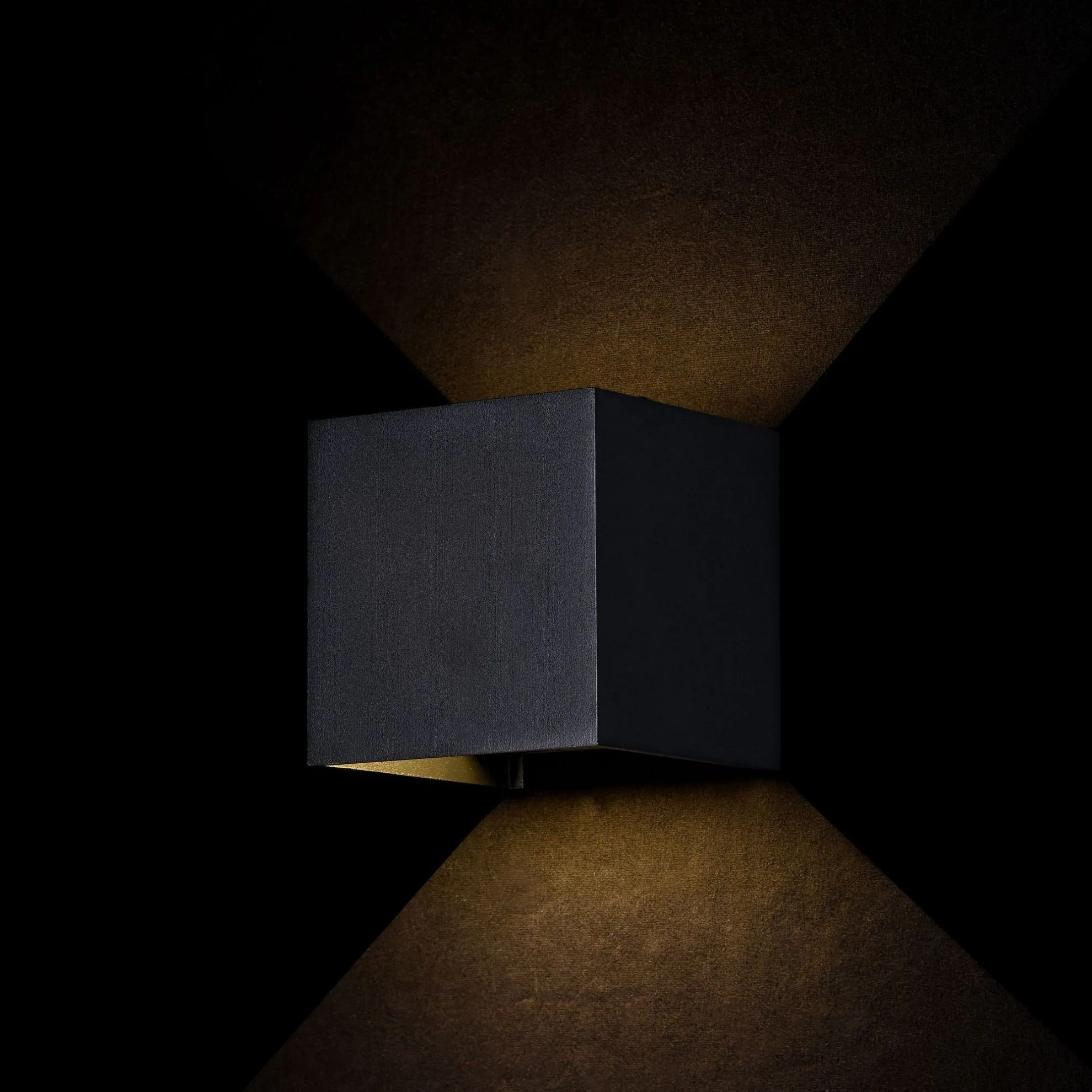 Applique Cubo Fulton Nero Doppia Luce Led Regolabile IP54 Maytoni