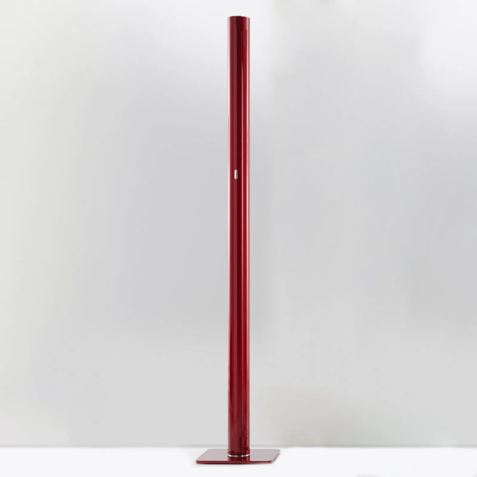 Artemide Ilio lampada LED da terra rossa, 2.700K