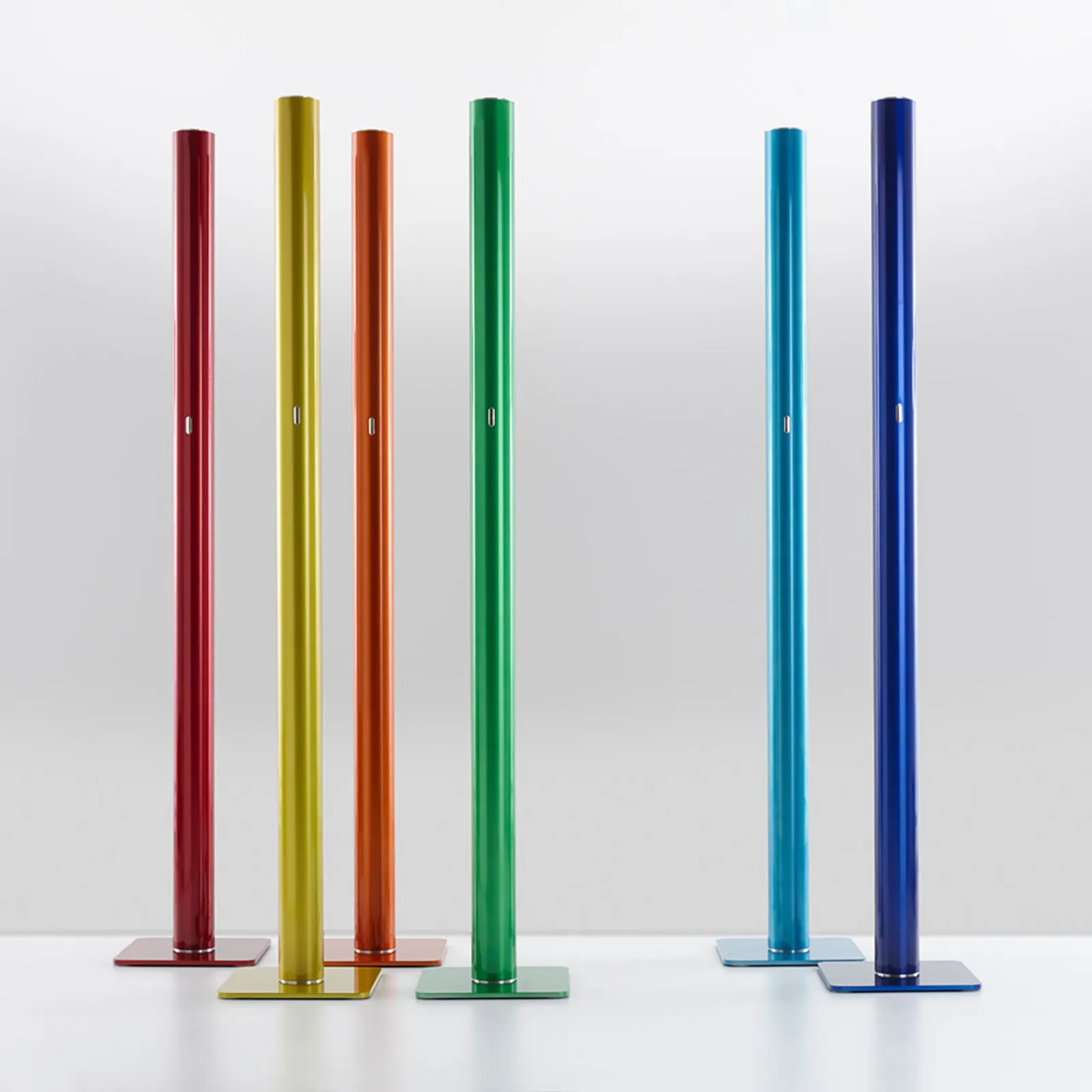 Artemide Ilio lampada LED da terra rossa, 2.700K