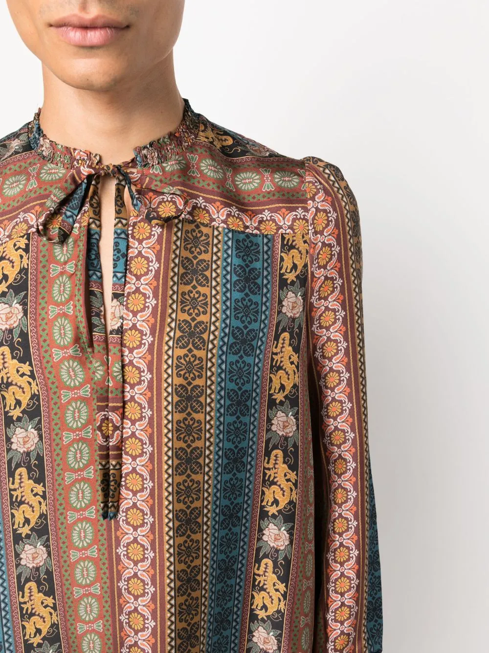blusa con fiocco