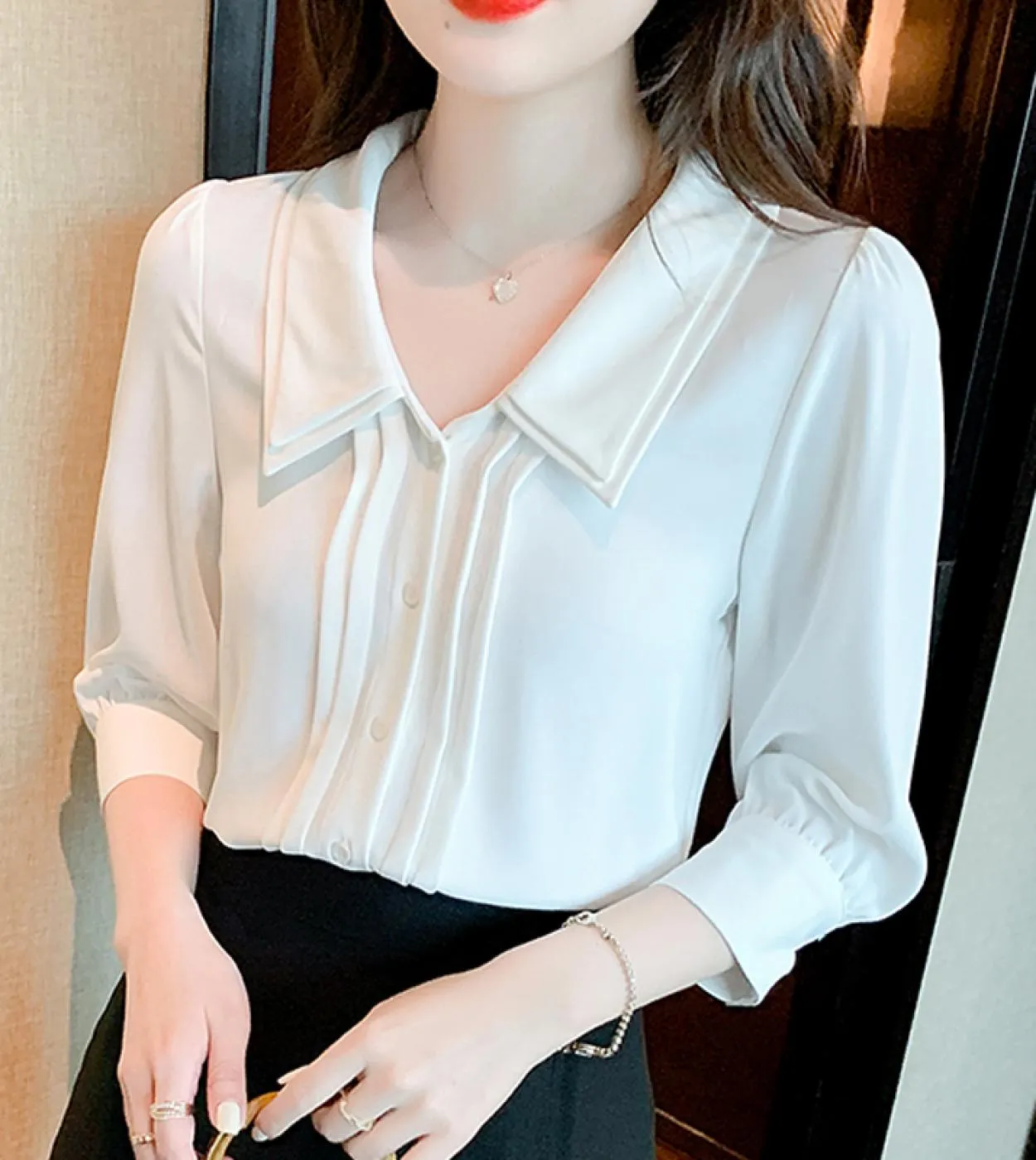 Camicetta estiva elegante con colletto a bambola Camicia da donna bianca dolce da ufficio Camicia ampia a tre quarti con bottoni