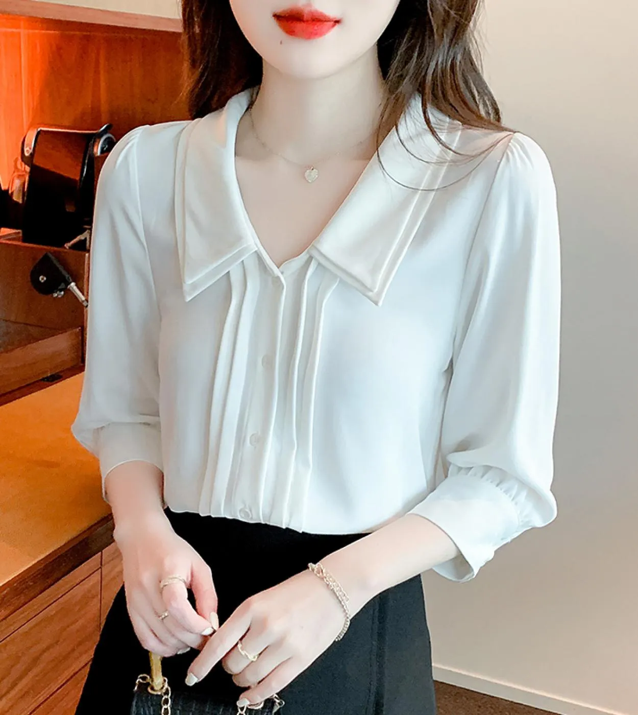 Camicetta estiva elegante con colletto a bambola Camicia da donna bianca dolce da ufficio Camicia ampia a tre quarti con bottoni