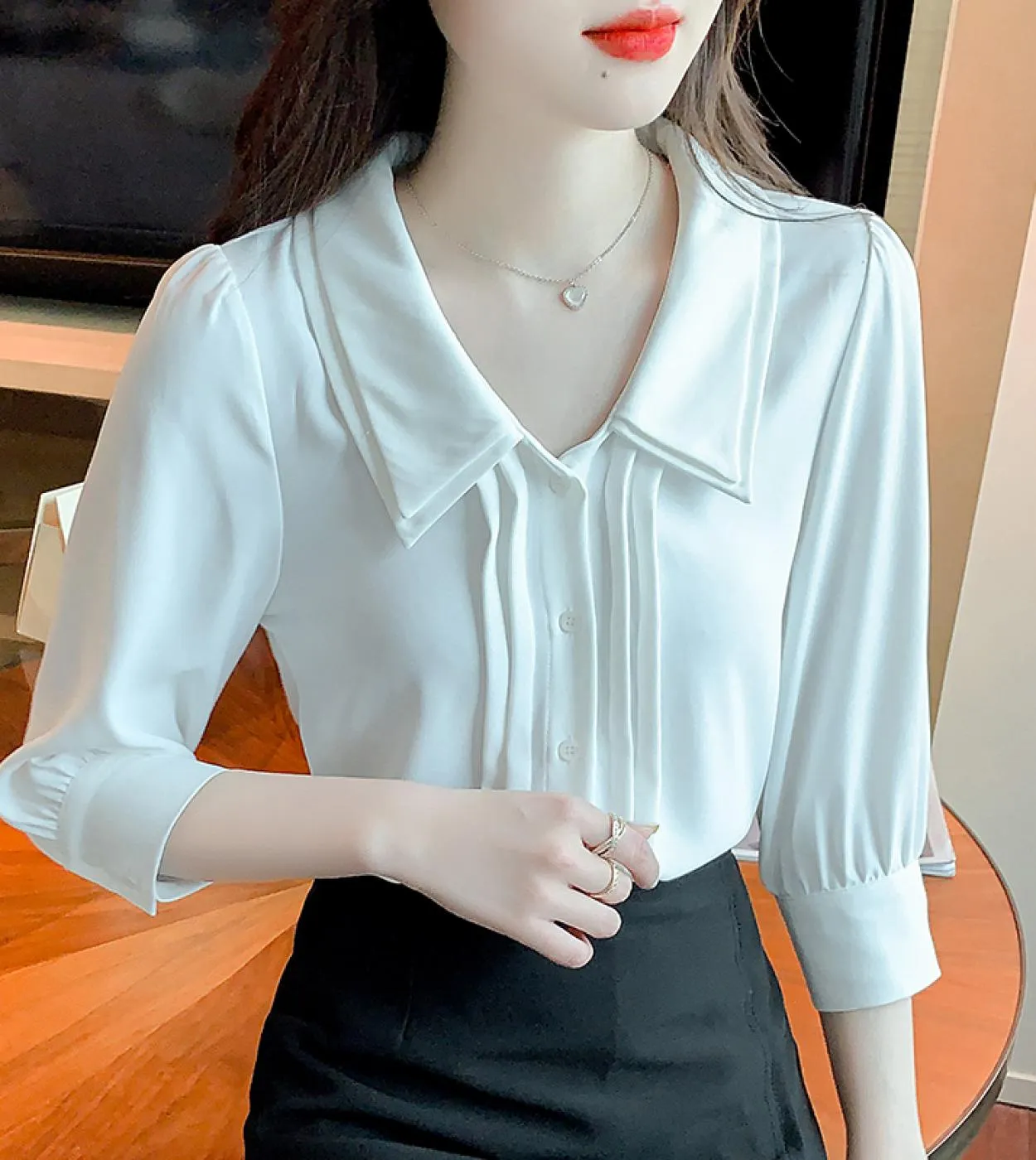 Camicetta estiva elegante con colletto a bambola Camicia da donna bianca dolce da ufficio Camicia ampia a tre quarti con bottoni