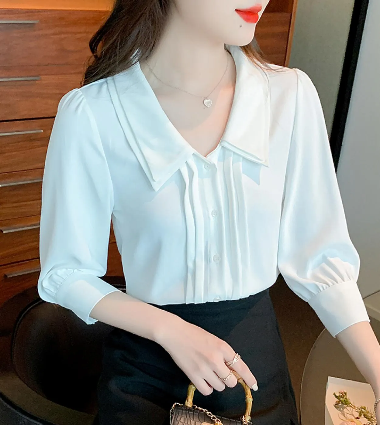 Camicetta estiva elegante con colletto a bambola Camicia da donna bianca dolce da ufficio Camicia ampia a tre quarti con bottoni