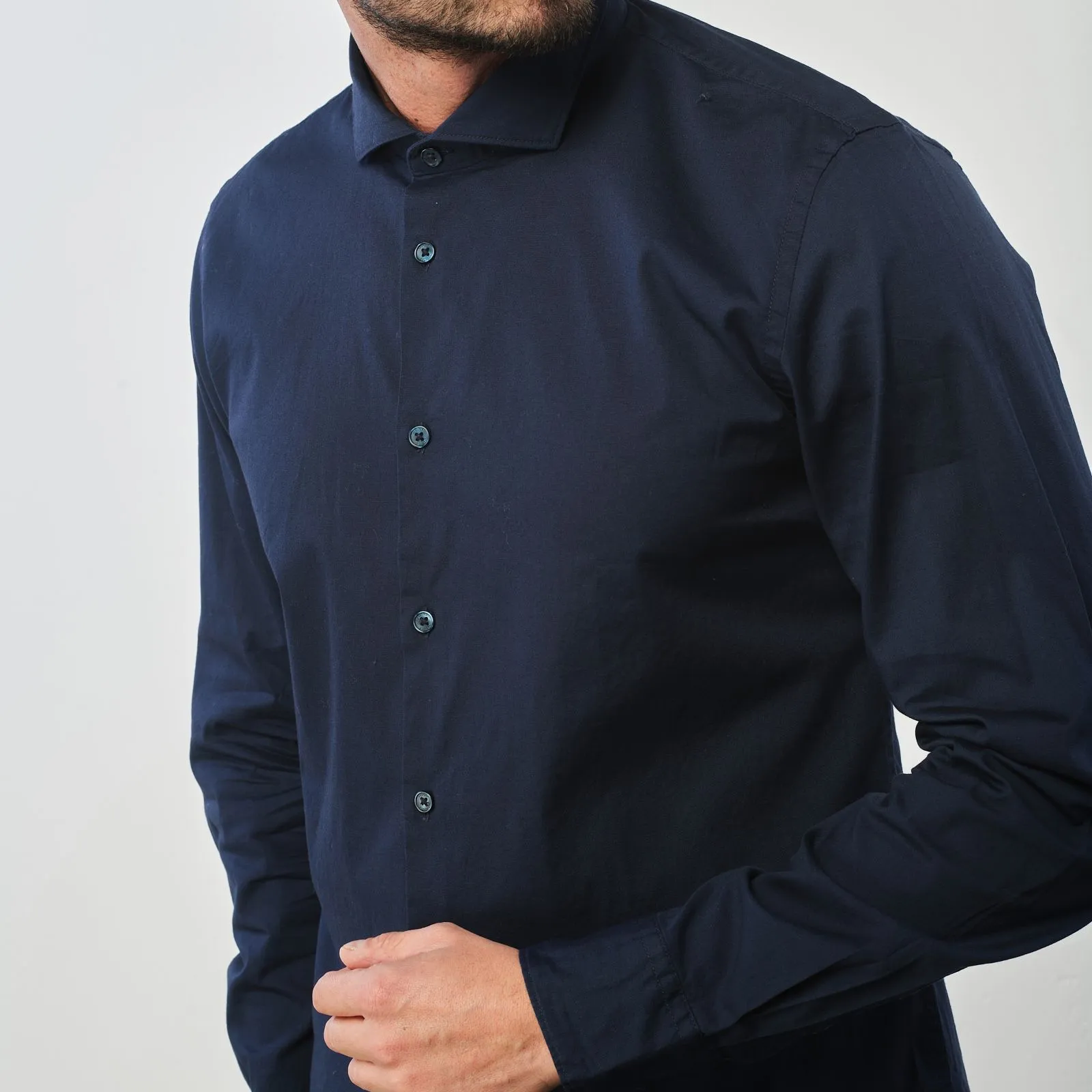 Camicia blu tinta unita elegante da uomo