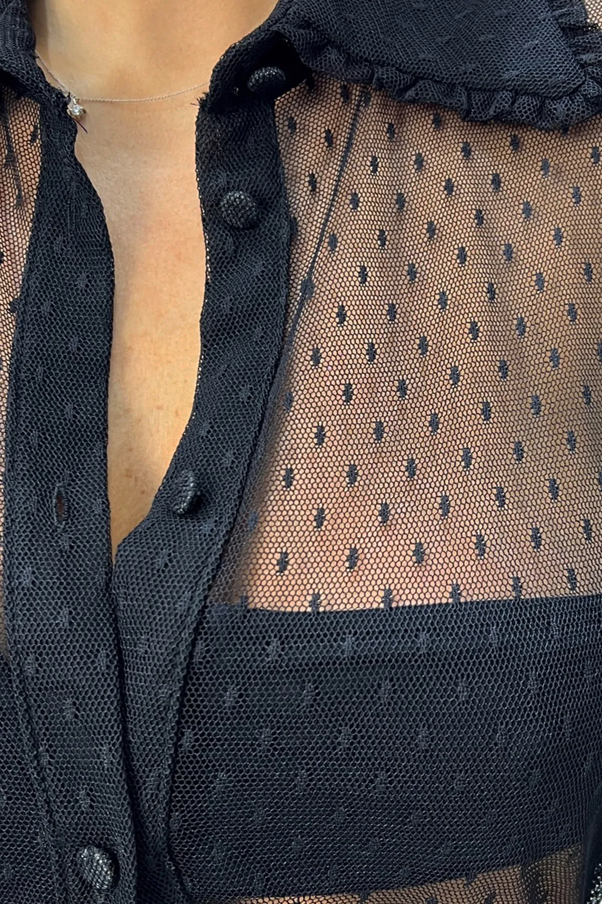 Camicia donna tessuto micro rete trasparente con collo con rouches manica ampia con polsino