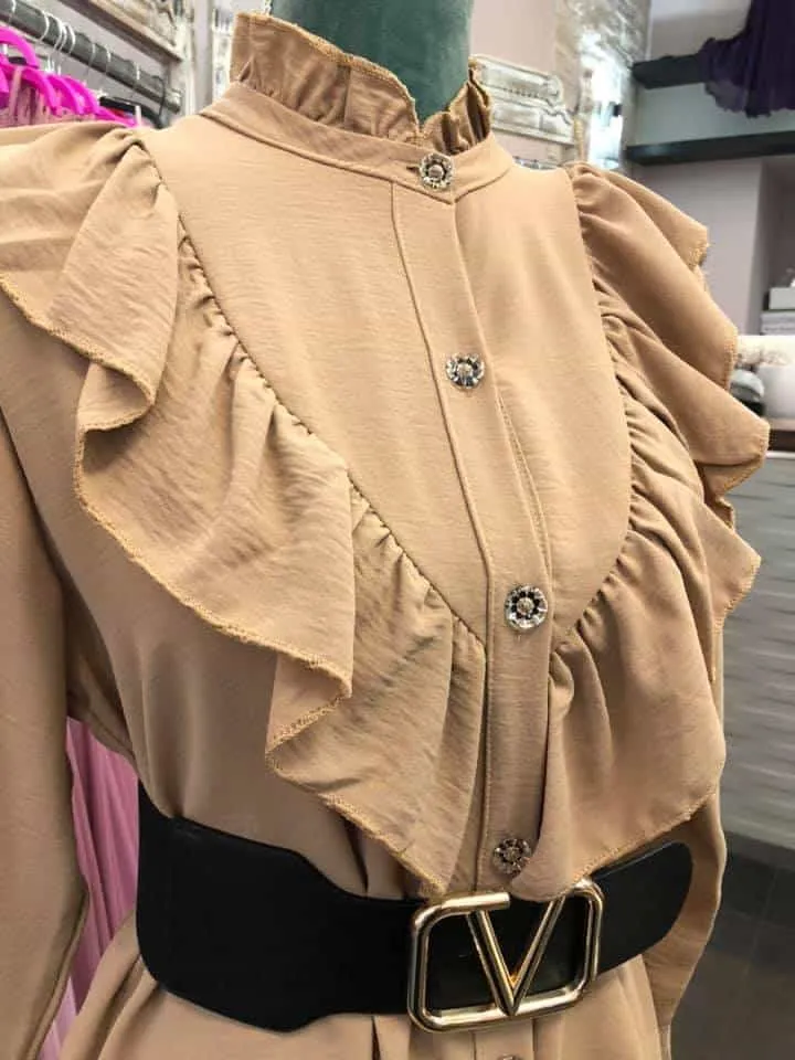 Camicia elegante in tessuto velato con rouches