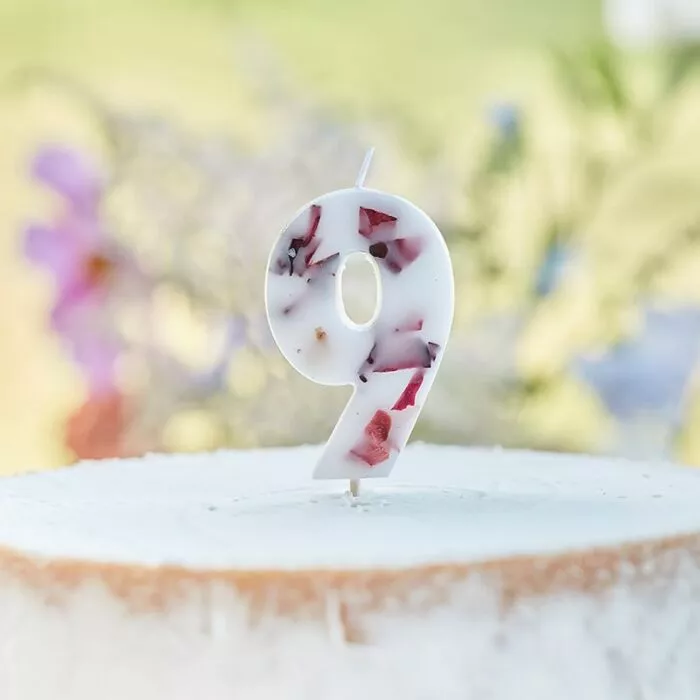 Candela torta numero 9 petali di rosa