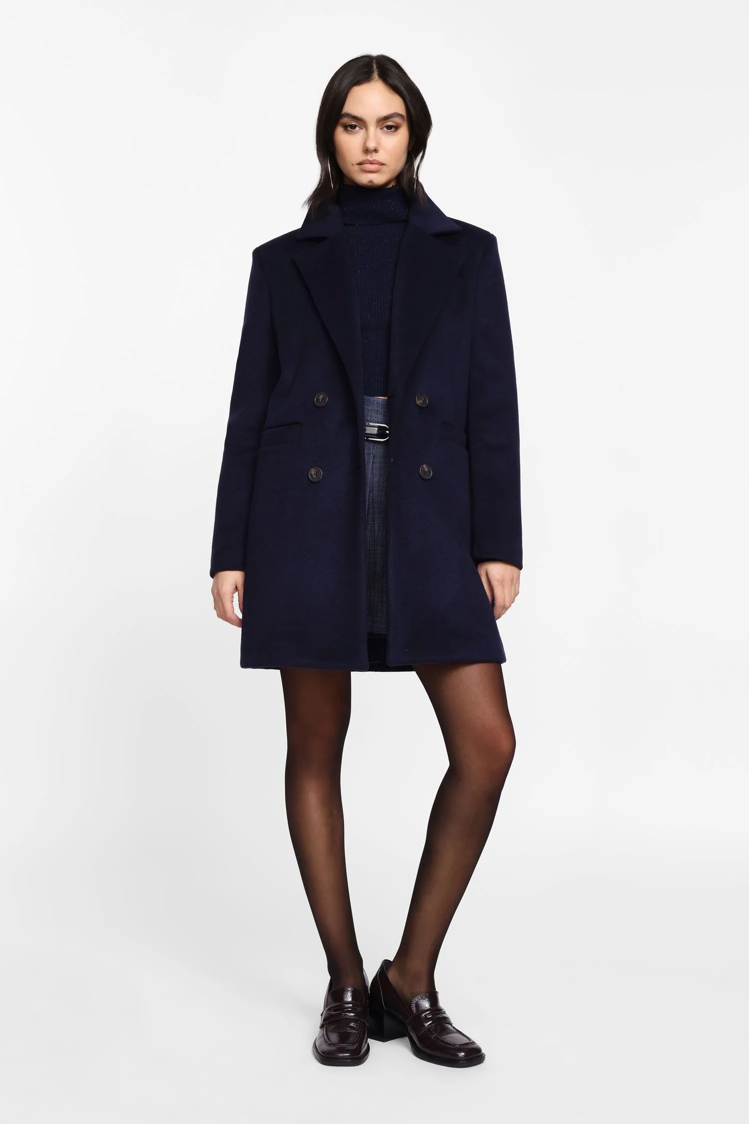 Cappotto con bottoni e tasche 