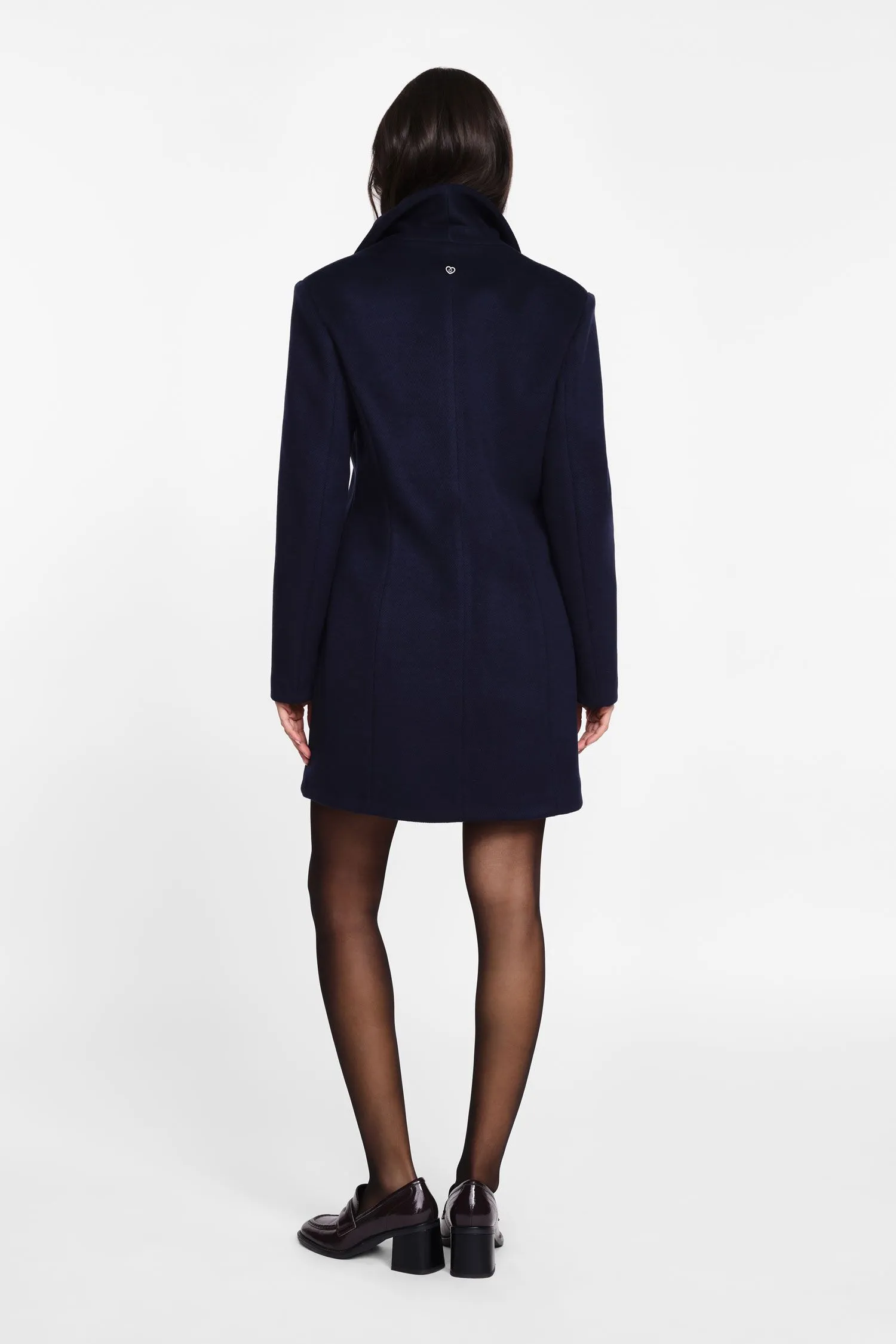 Cappotto con bottoni e tasche 