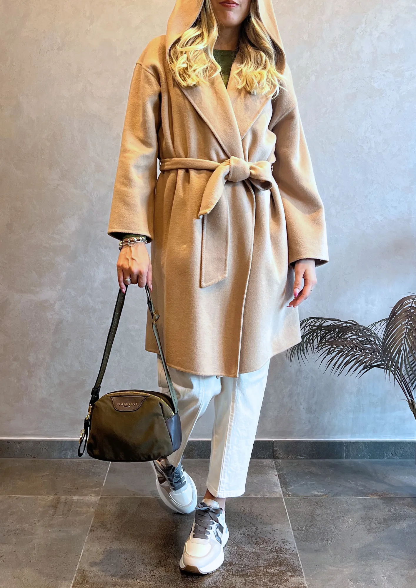 Cappotto midi misto lana con cappuccio sciallato