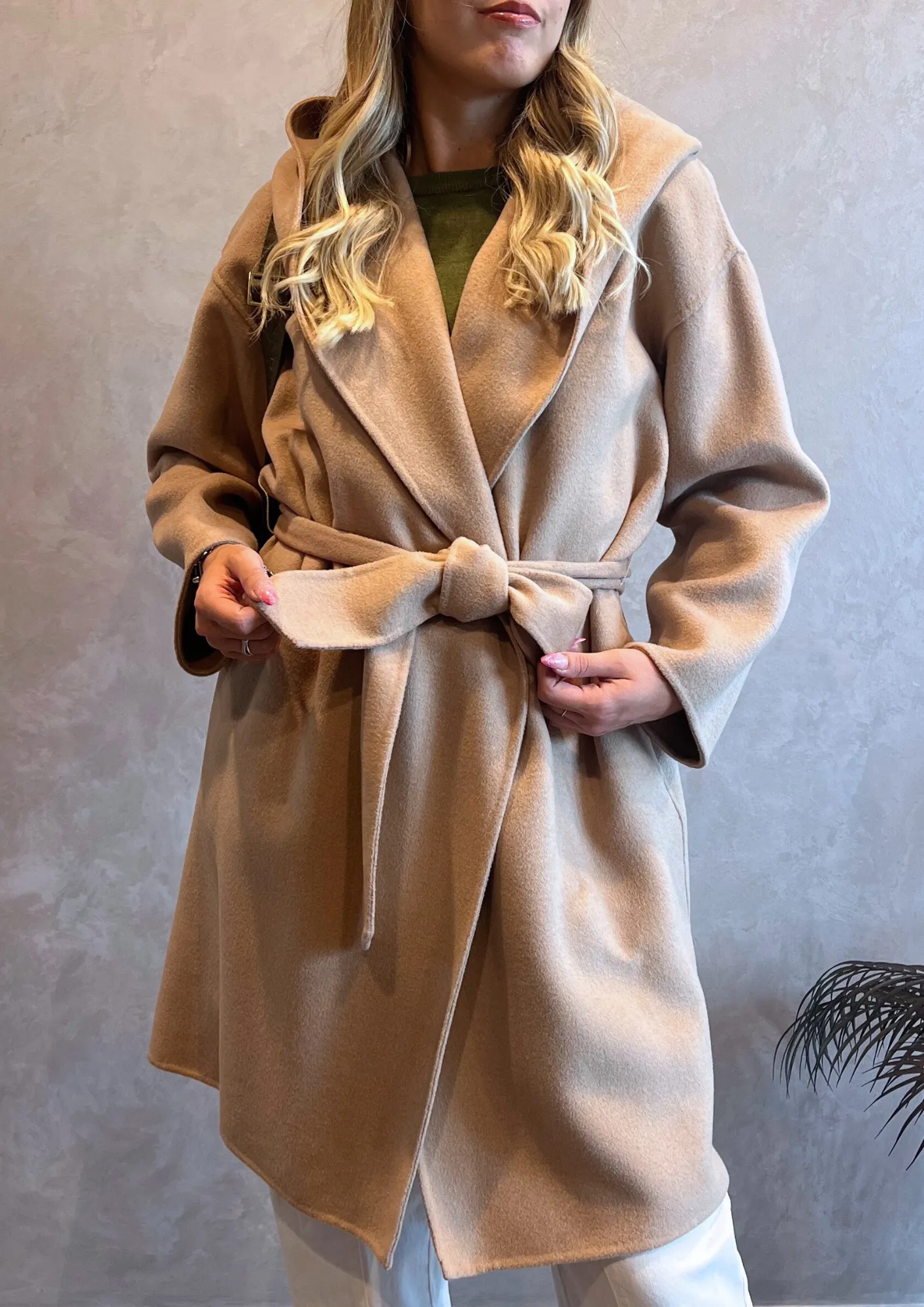 Cappotto midi misto lana con cappuccio sciallato