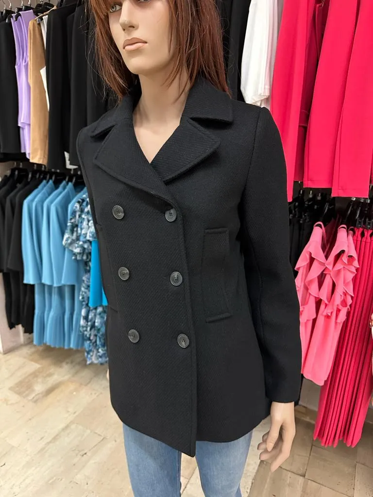 Cappotto RINASCIMENTO doppiopetto a 6 Bottoni (di cui tre decorativi) realizzato in morbido panno con ampie tasche verticali Tin