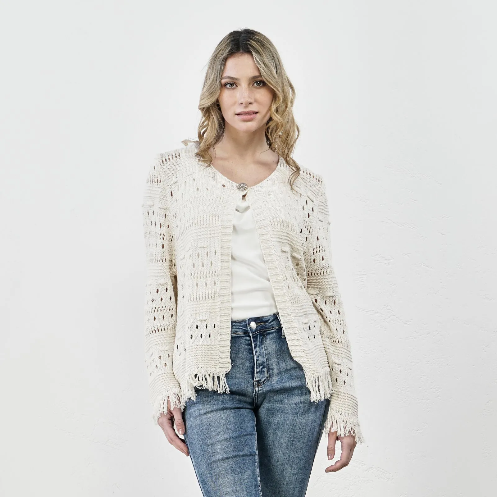 Cardigan beige con bottone e frange