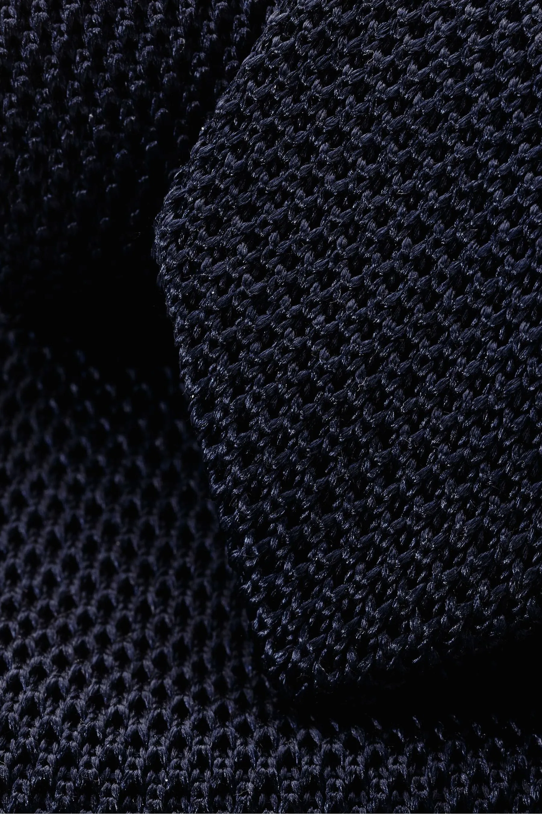 Charles Tyrwhitt - Cravatta slim in seta lavorata a maglia