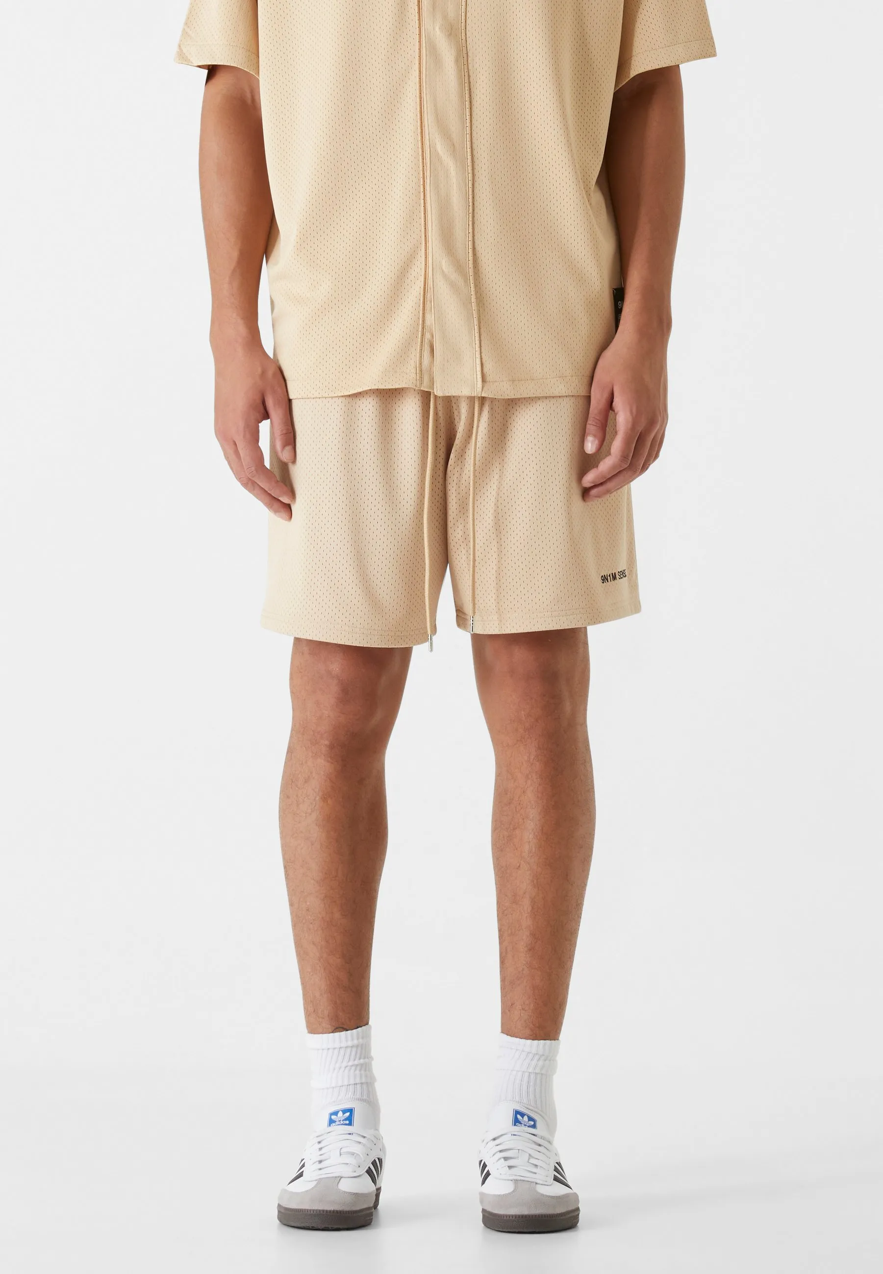 ESSENTIAL MESH SHORTS - Pantaloni sportivi