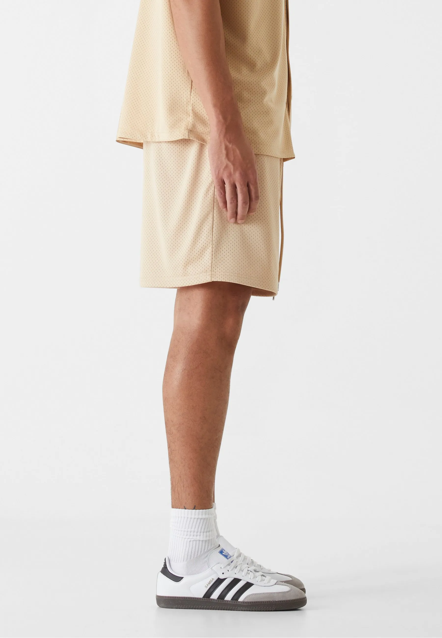 ESSENTIAL MESH SHORTS - Pantaloni sportivi