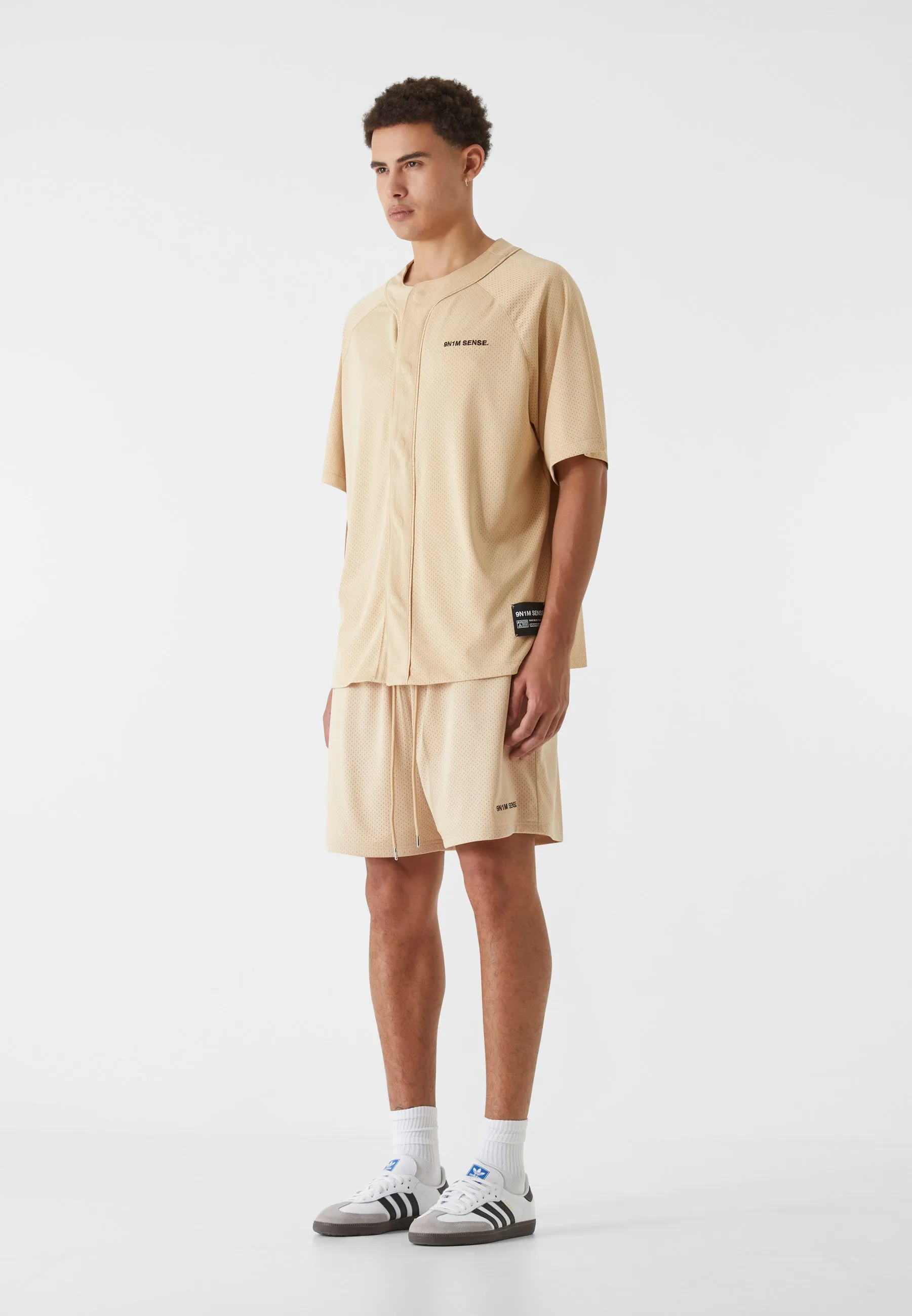 ESSENTIAL MESH SHORTS - Pantaloni sportivi