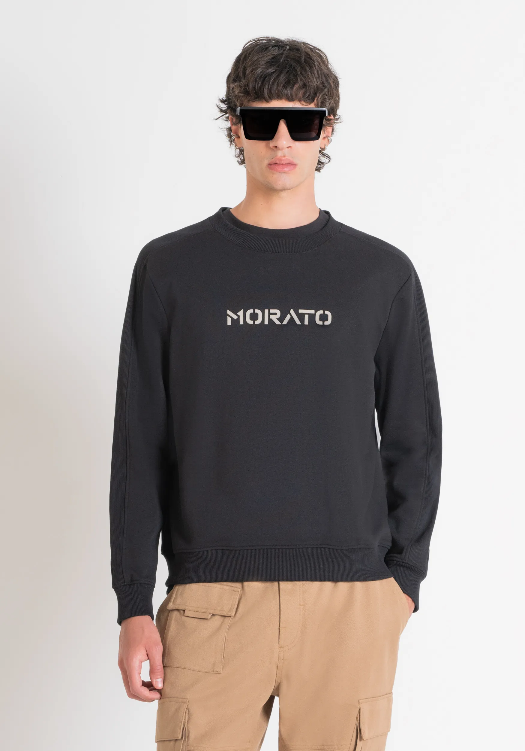 FELPA RELAXED FIT IN TESSUTO SOSTENIBILE MISTO COTONE E LOGO GOMMATO