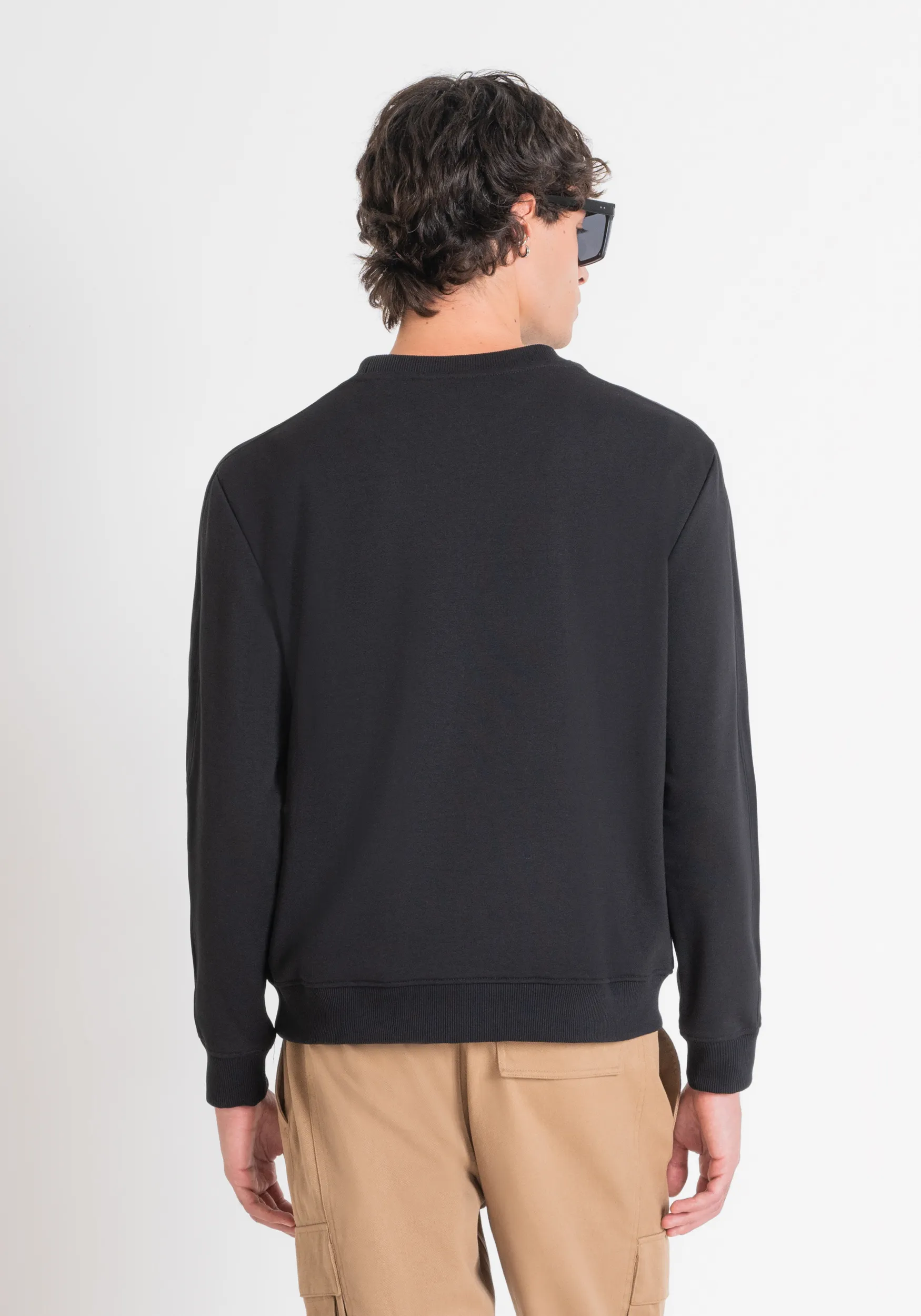 FELPA RELAXED FIT IN TESSUTO SOSTENIBILE MISTO COTONE E LOGO GOMMATO