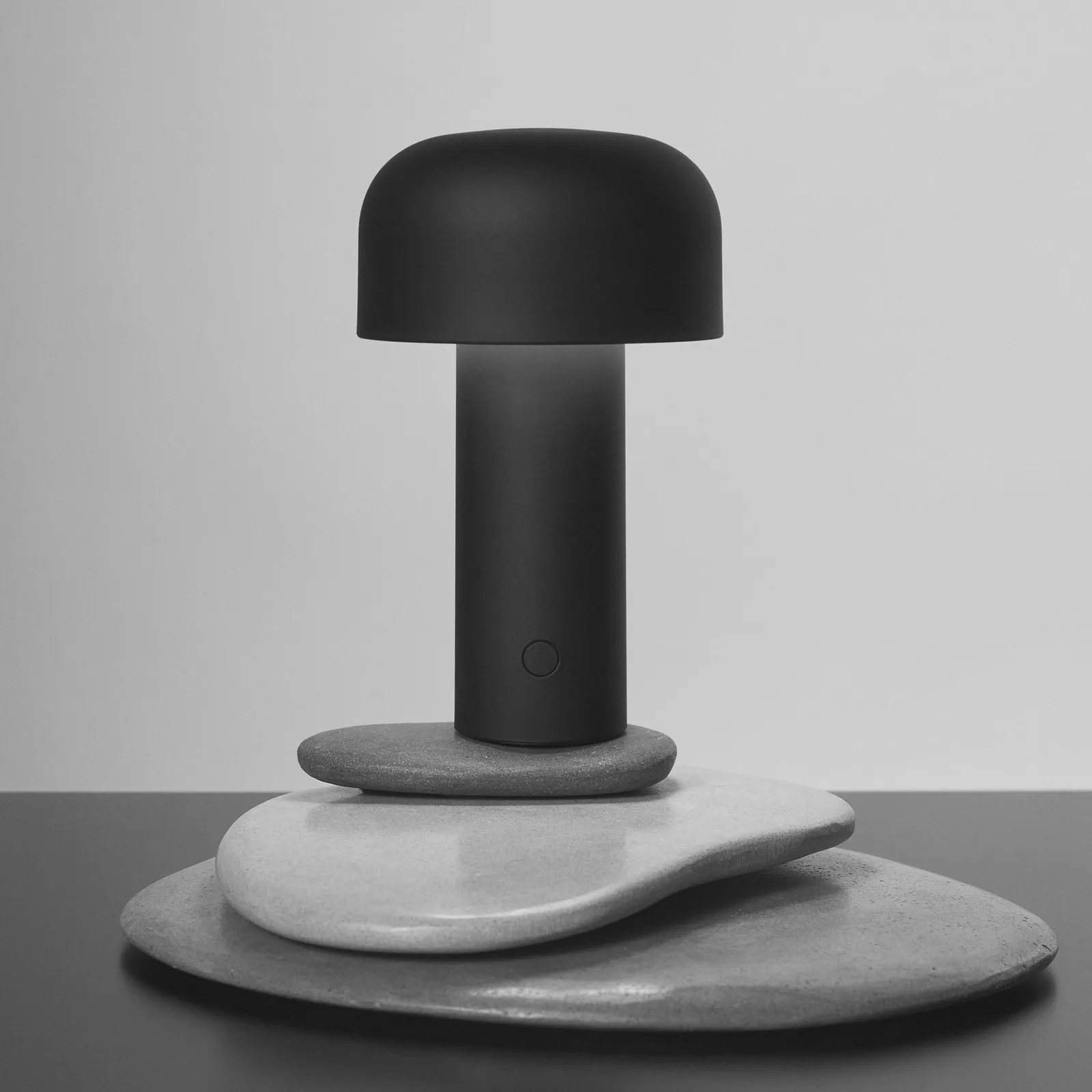 FLOS Bellhop LED ricaricabile da tavolo, nero