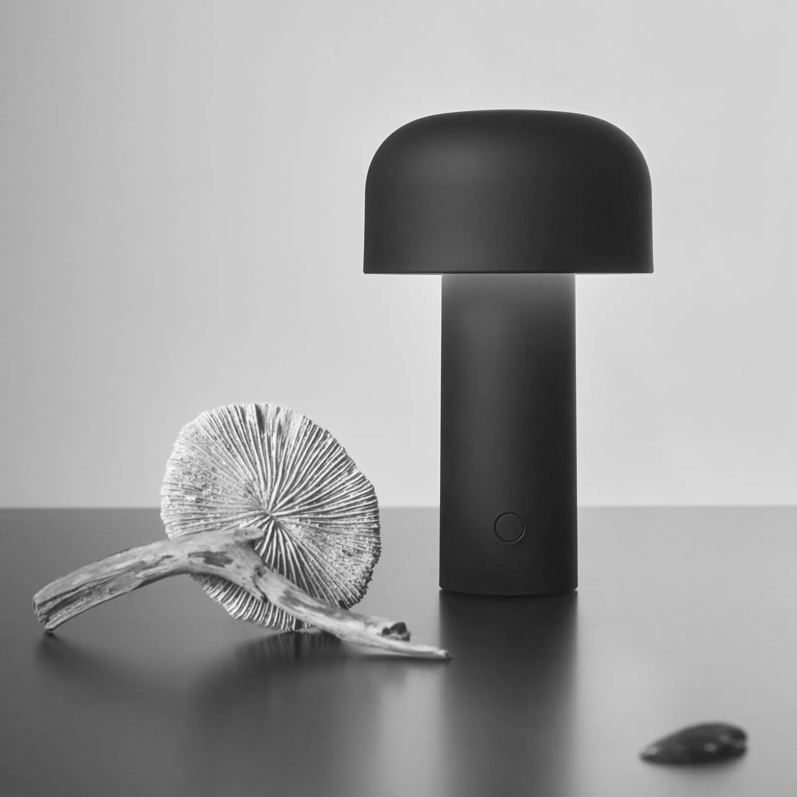 FLOS Bellhop LED ricaricabile da tavolo, nero