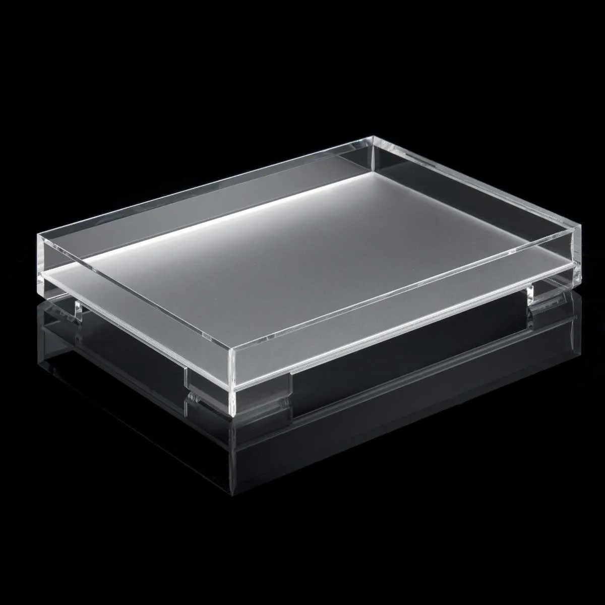 Guzzini  Vassoio medio dal design minimale con bordi rialzati in materiale plastico Essence