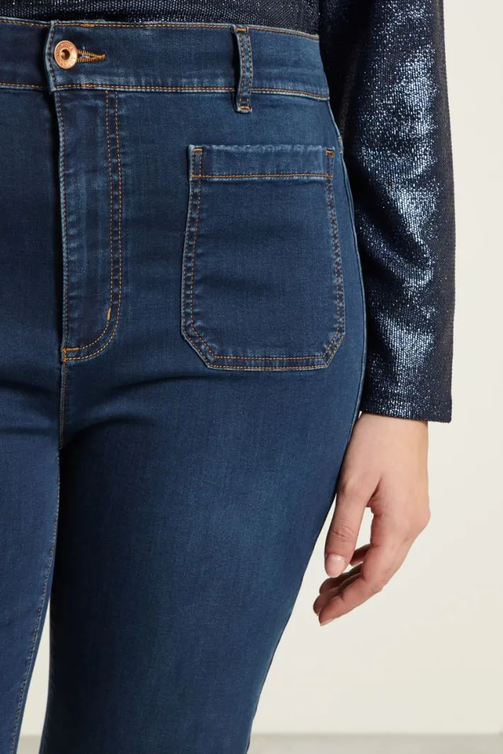Jeans flare in denim fluido