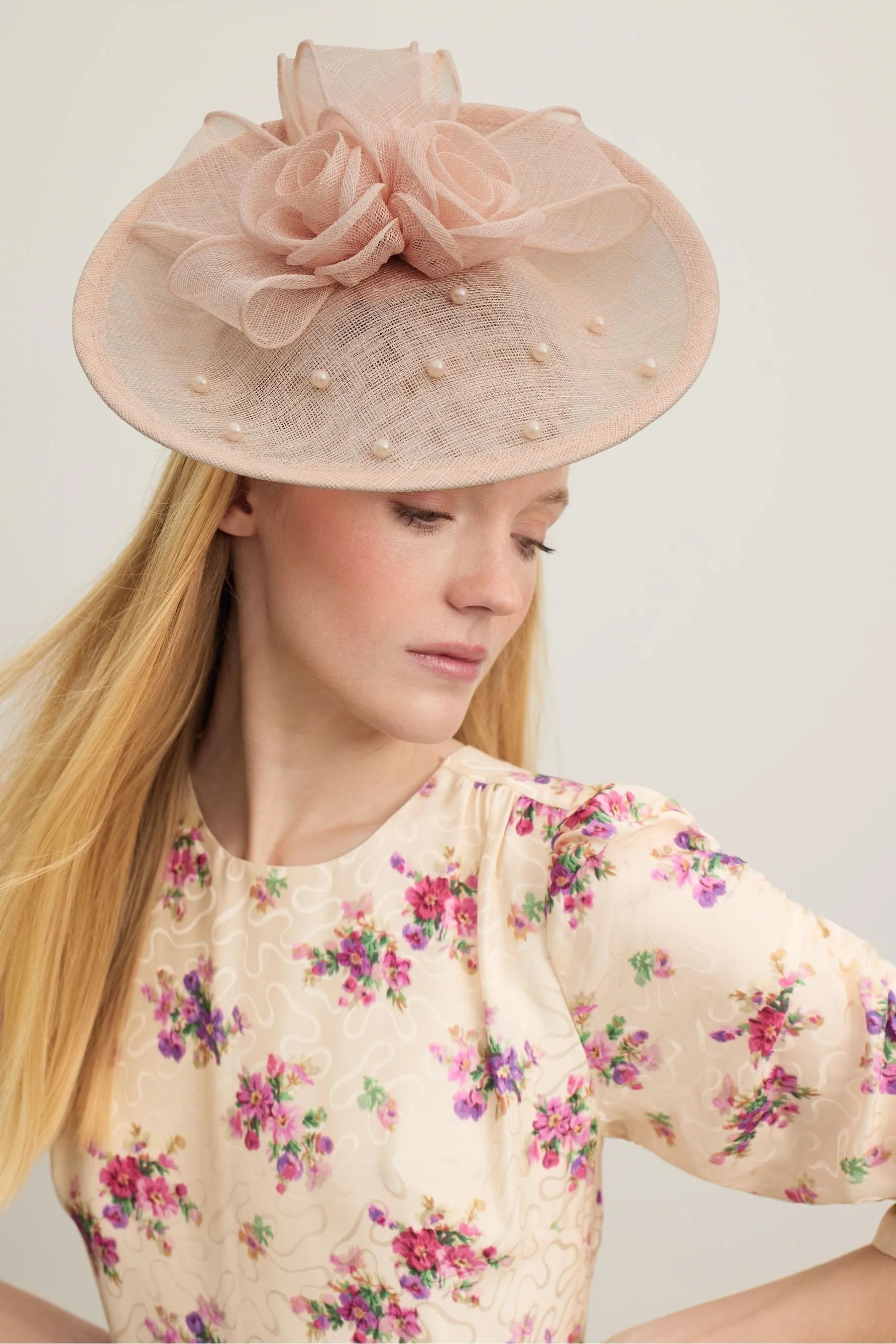 LK Bennett - Ayla - Cappello con veletta larga in rete e perle
