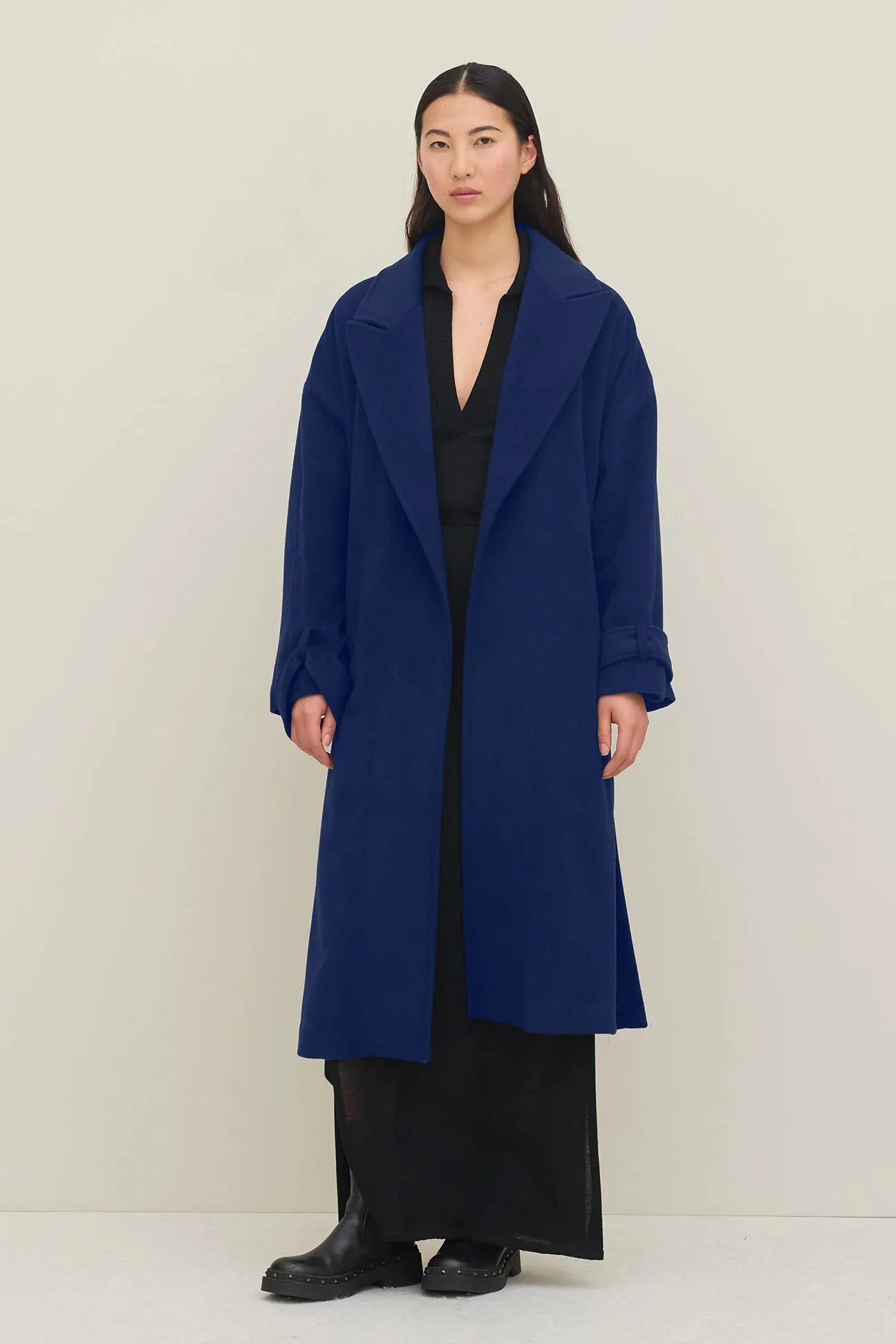 Lungo cappotto misto cashmere con spacchi laterali blu