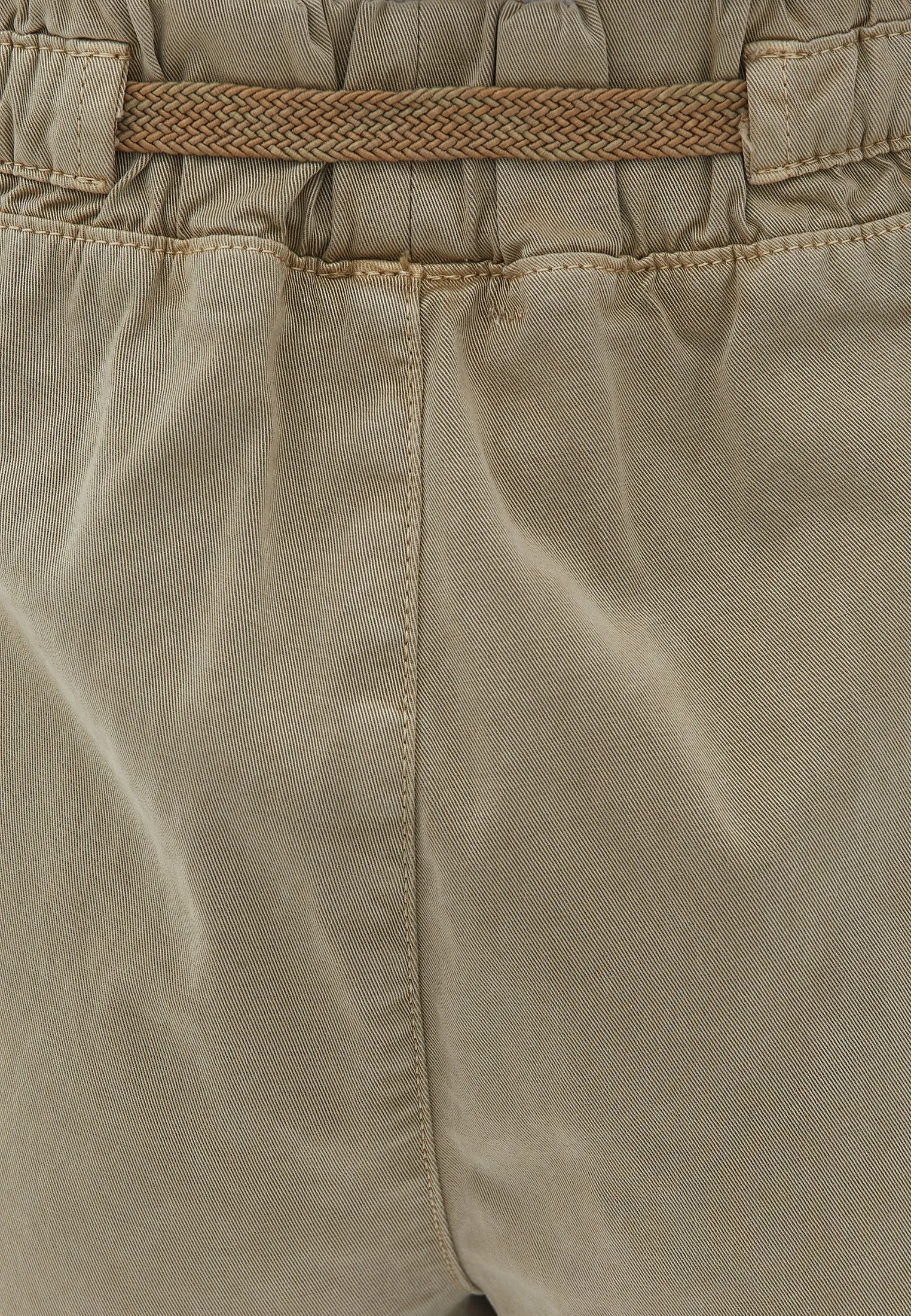 MIT ENGEN BEINABSCHLÜSSEN - Pantaloni sportivi