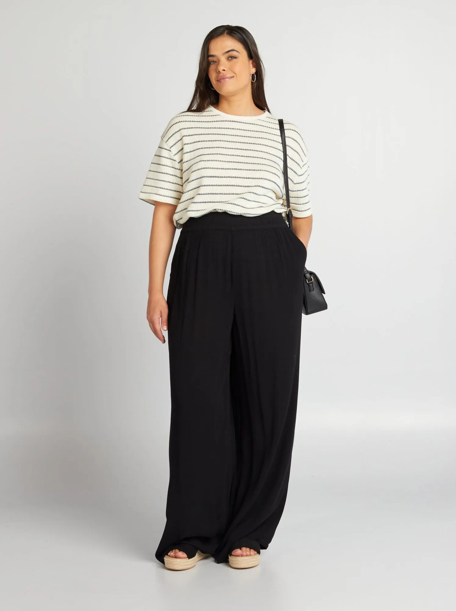 Pantaloni larghi con vita elasticizzata - nero