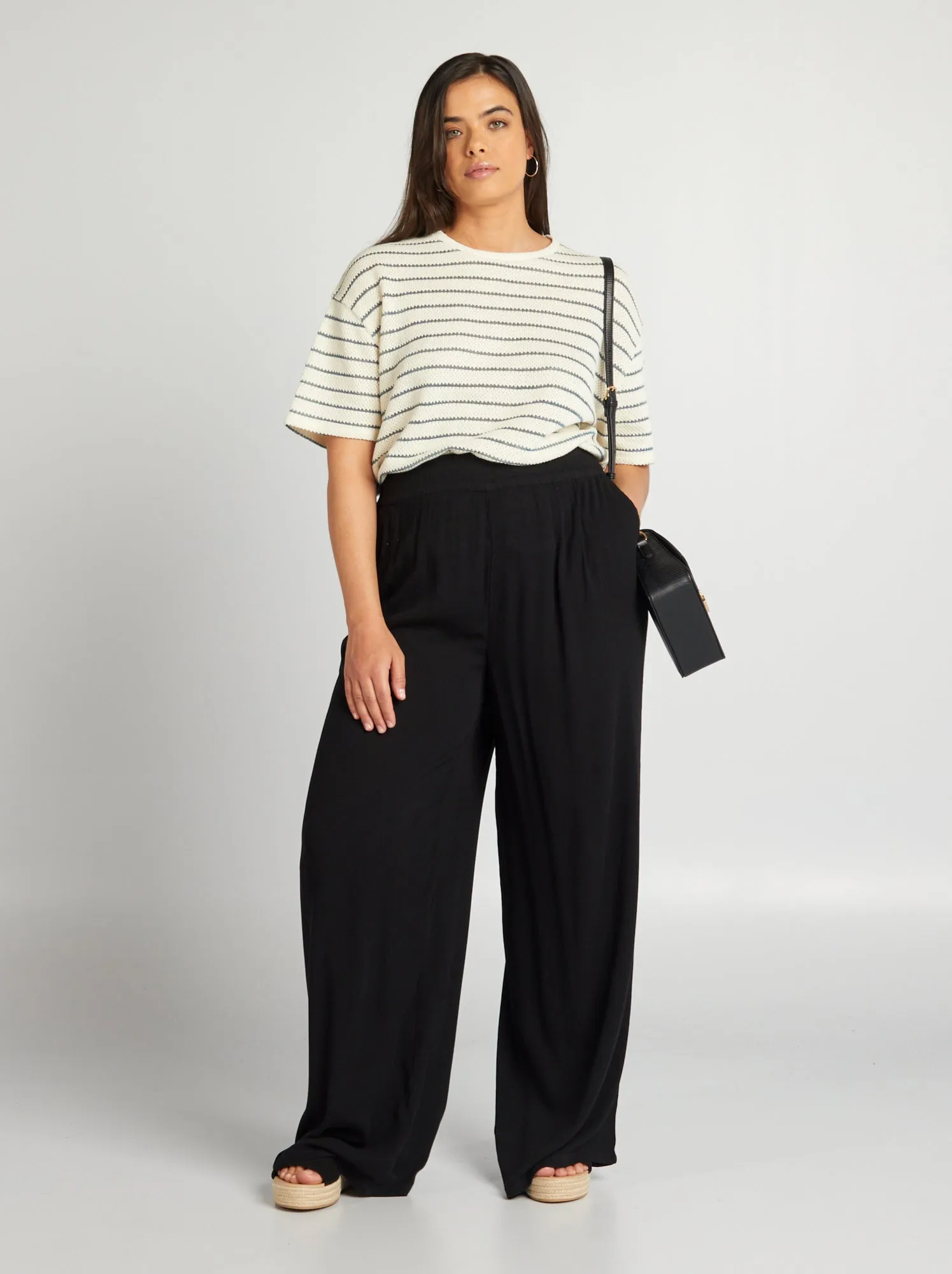 Pantaloni larghi con vita elasticizzata - nero