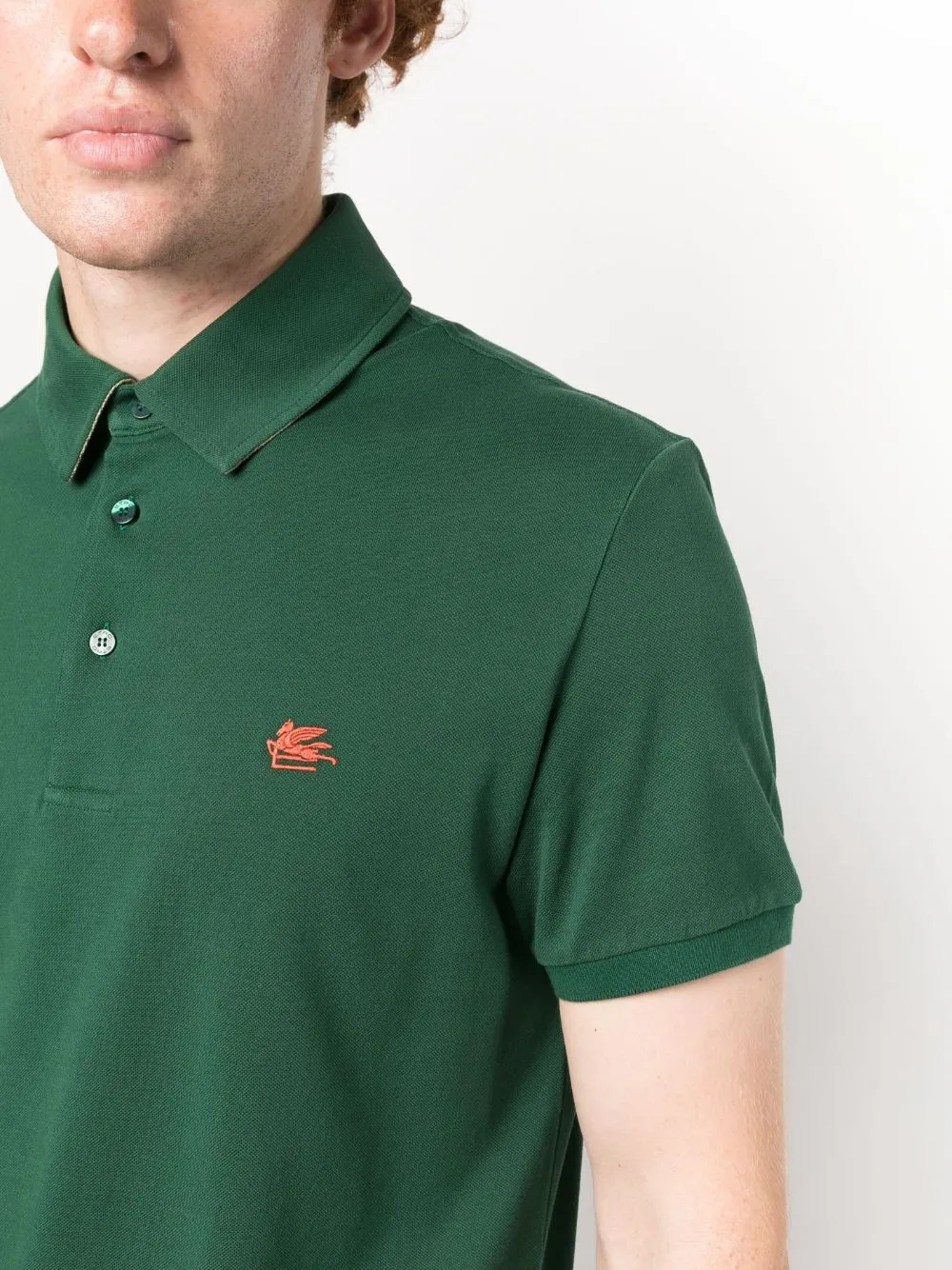 Polo con logo