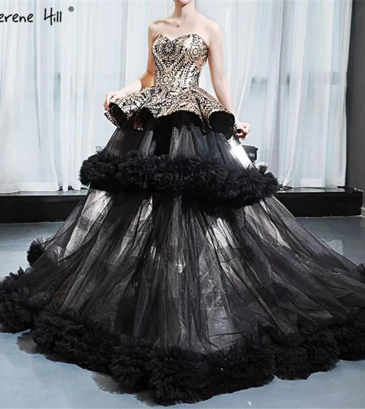 Prospettiva nera Abiti da sposa a cuore con spalle scoperte Paillettes a file Abiti da sposa Hm66914 Cusotm Made Wedding Dre