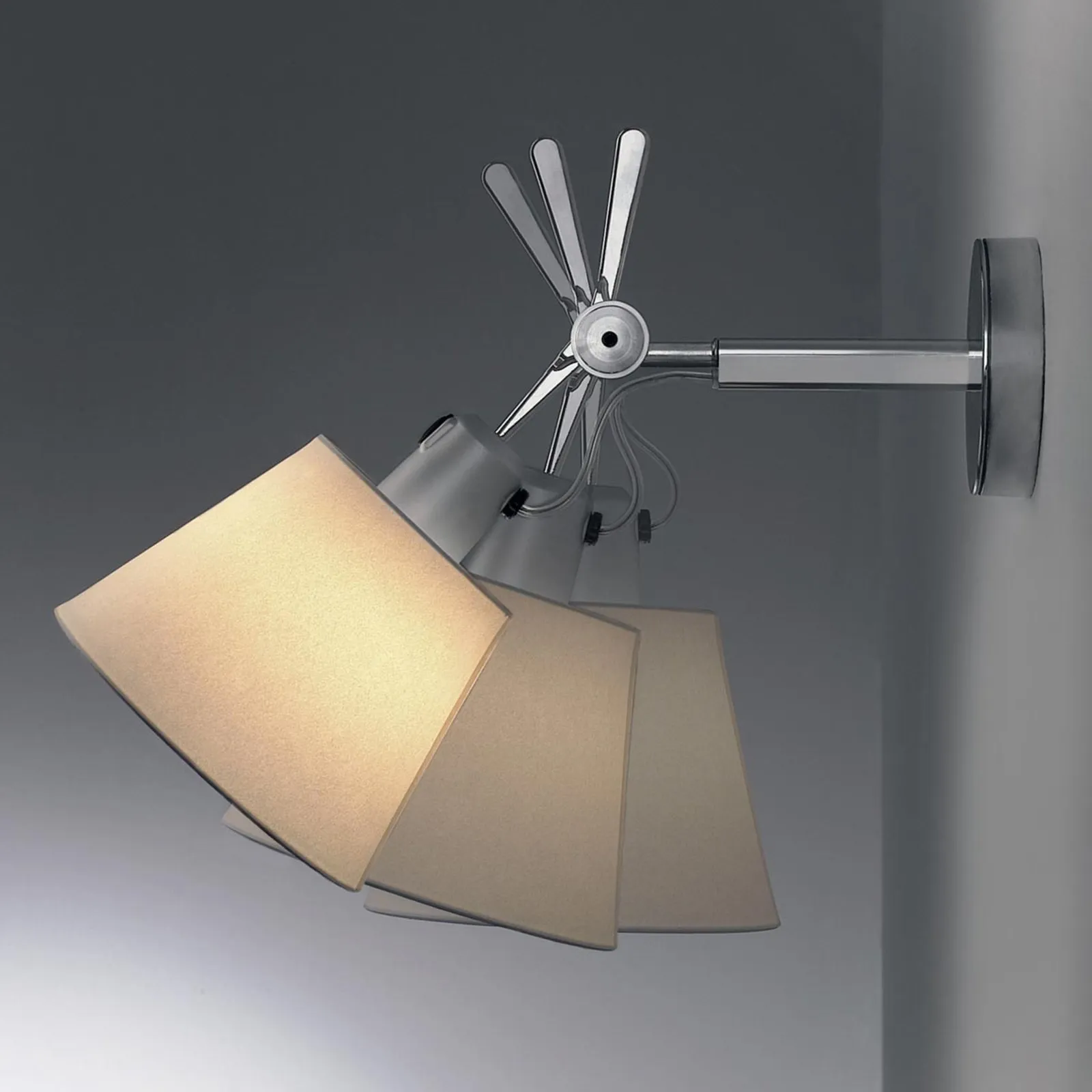 Raffinata applique di design Tolomeo 18 Diffusore