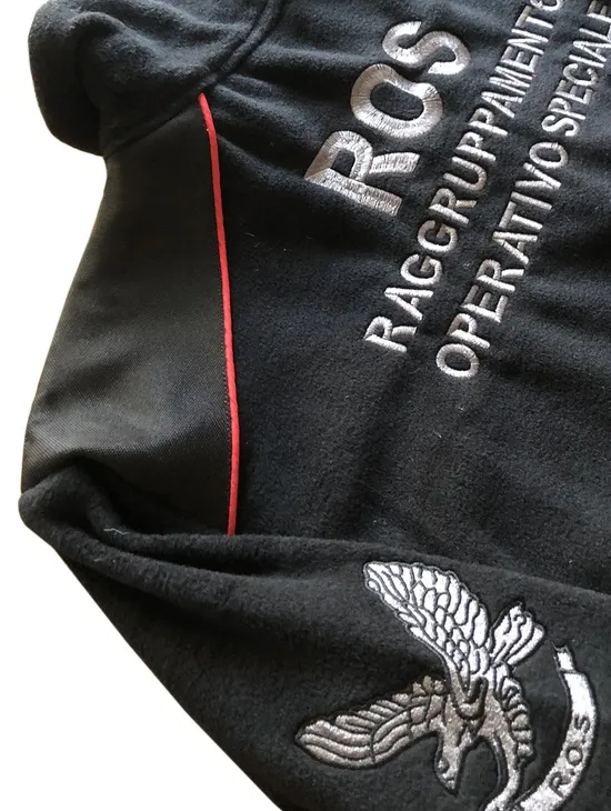 Ros Pile Nero Piping Rosso Con Ricami