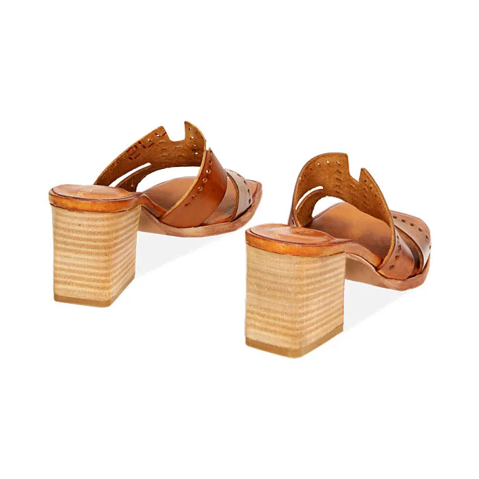 Sandali cognac in vacchetta, tacco 6,5 cm