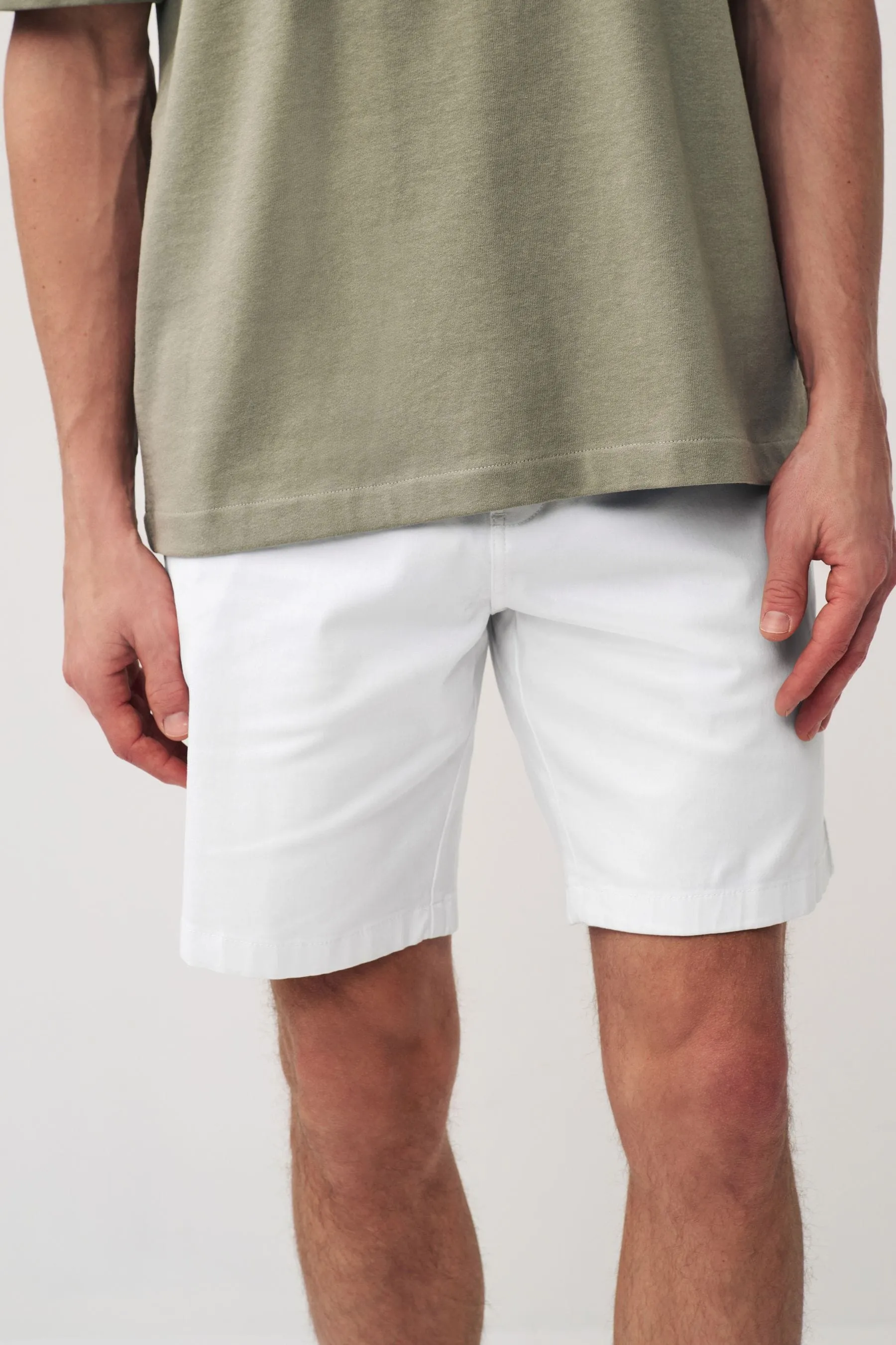 Shorts chino con vita elasticizzata