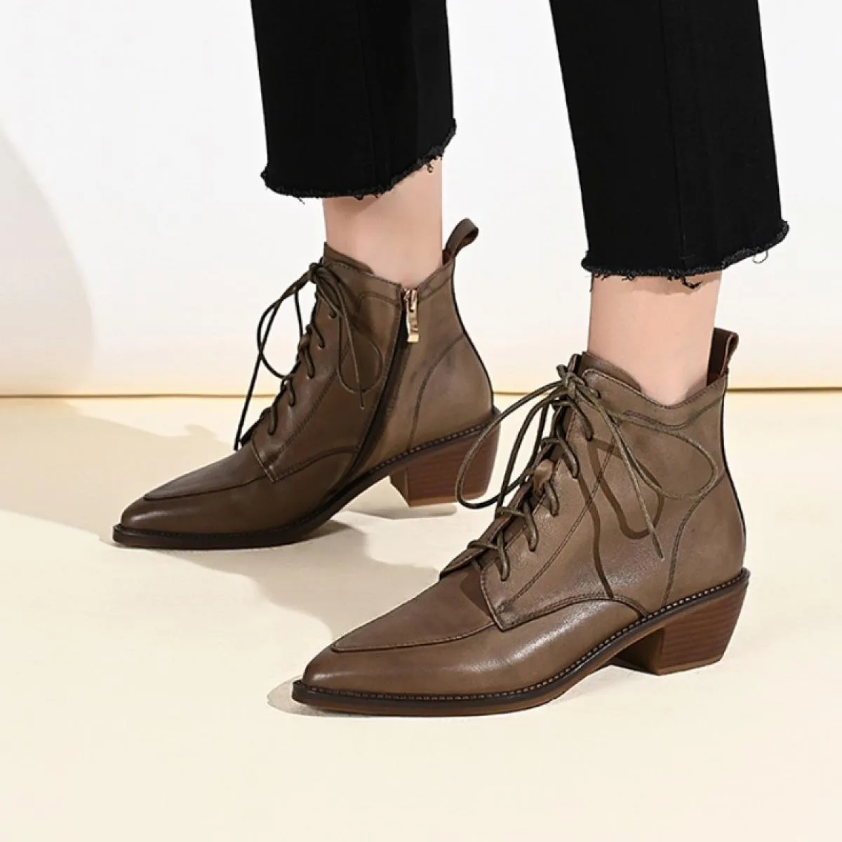 Stivaletti Chelsea alla caviglia robusti da donna Scarpe gotiche con tacco medio Nuovo 2023 Abito invernale a punta Décolleté co