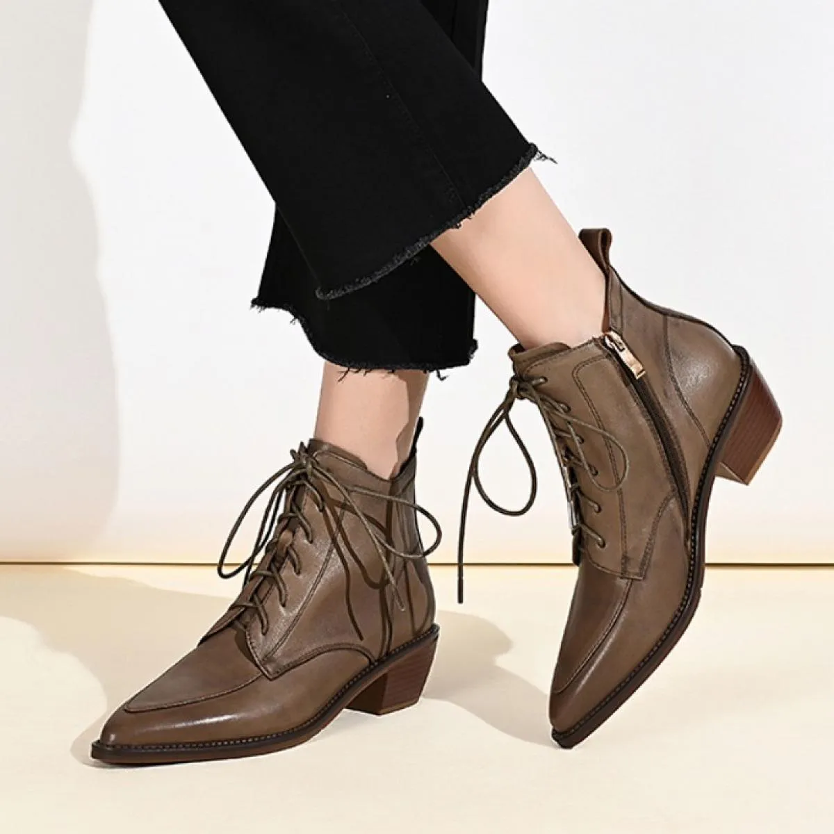 Stivaletti Chelsea alla caviglia robusti da donna Scarpe gotiche con tacco medio Nuovo 2023 Abito invernale a punta Décolleté co