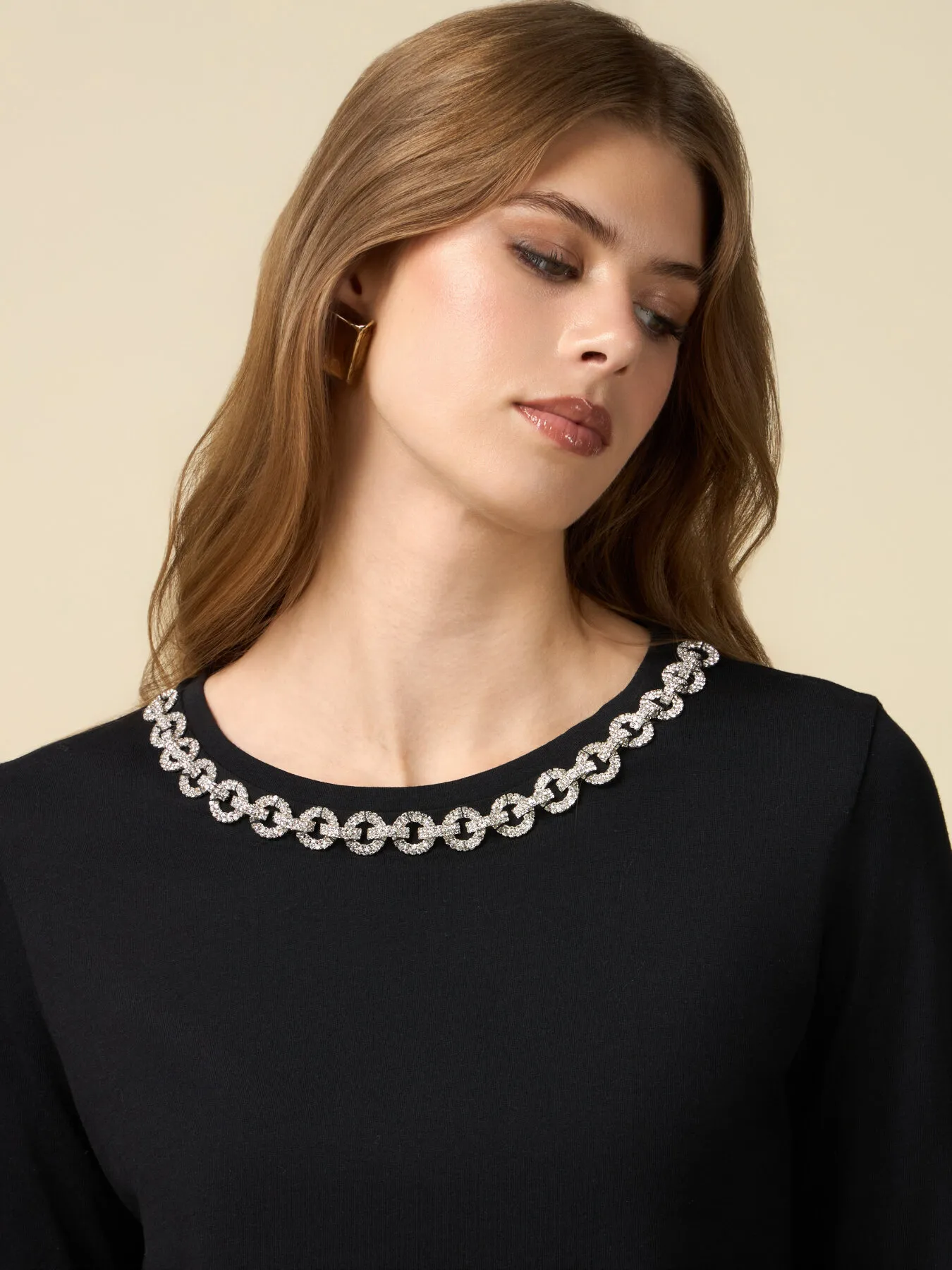 T-shirt maniche lunghe con catena gioiello